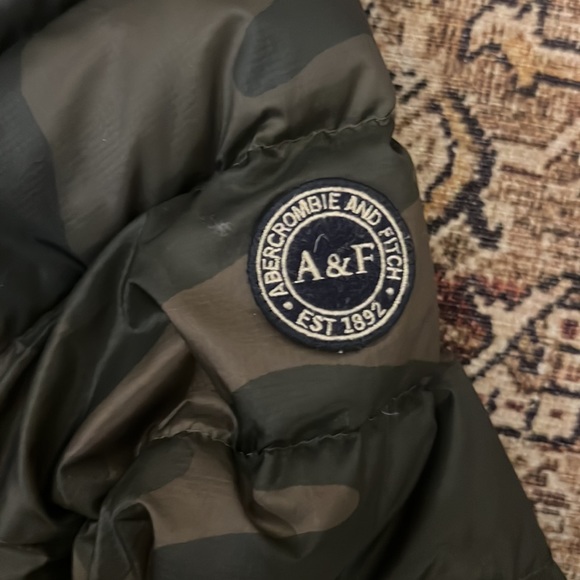 Abercrombie & Fitch Camo Packable Jacket size Small - Picture 3 of 3